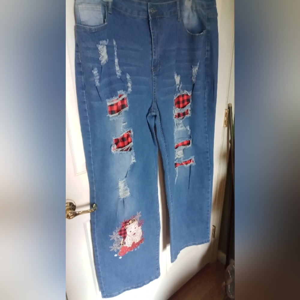 Trendy Blue Boyfriend Jeans with Red Plaid Details